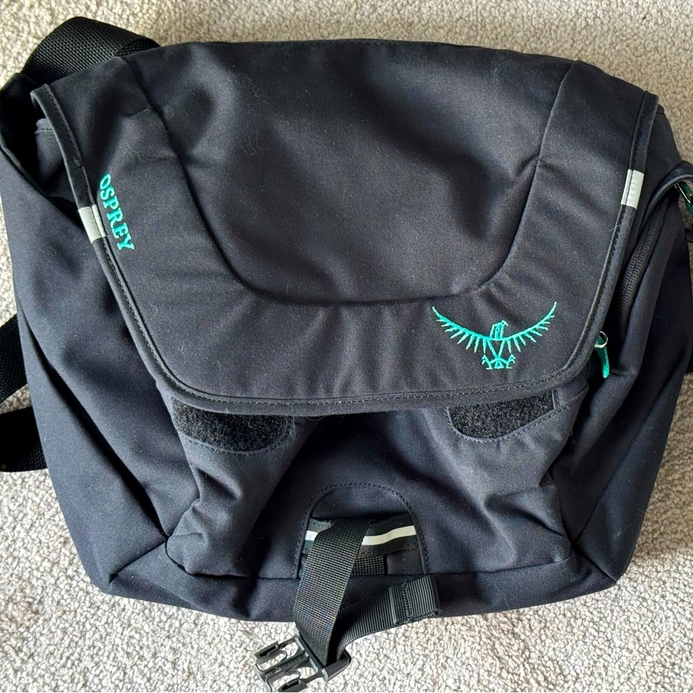 Osprey Black Messenger Bag with Adjustable Strap - Women’s Fit